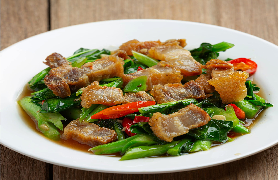 คะน้าหมูกรอบ